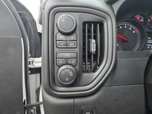 Used 2022 Chevrolet Silverado 1500 Custom image 17