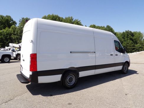 Used 2023 Mercedes-Benz Sprinter 2500 image 8