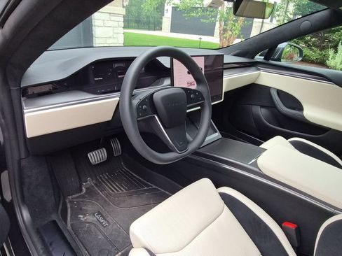 Used 2025 Tesla Model S Plaid AWD/4WD image 16