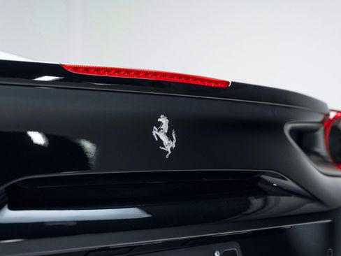 Used 2018 Ferrari 488 Spider RWD image 23