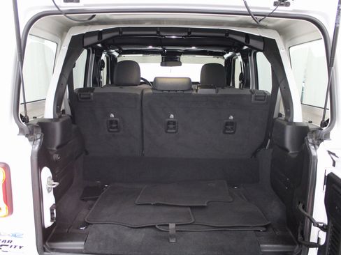 Used 2024 Jeep Wrangler Unlimited Sahara image 23