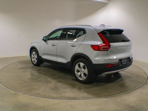 Used 2020 Volvo XC40 T5 Momentum AWD/4WD image 3