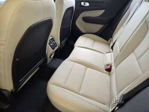 Used 2025 Volvo XC40 B5 Plus w/ Protection Package Premier image 33