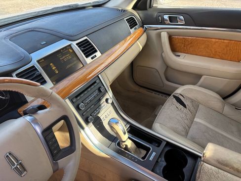 Used 2010 Lincoln MKS image 16