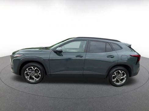 Used 2025 Chevrolet Trax LT FWD image 10