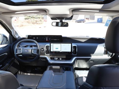 Used 2025 Ford Expedition Max Platinum image 14