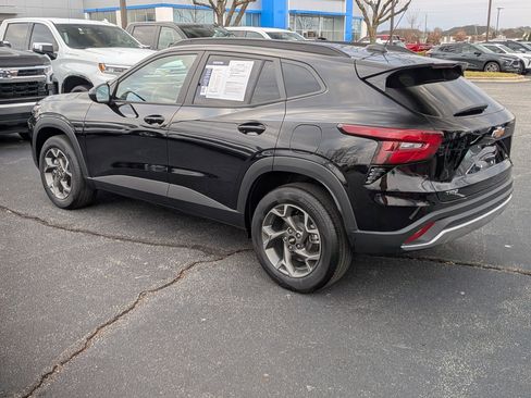 Certified 2025 Chevrolet Trax LT w/ LT Convenience Package image 6