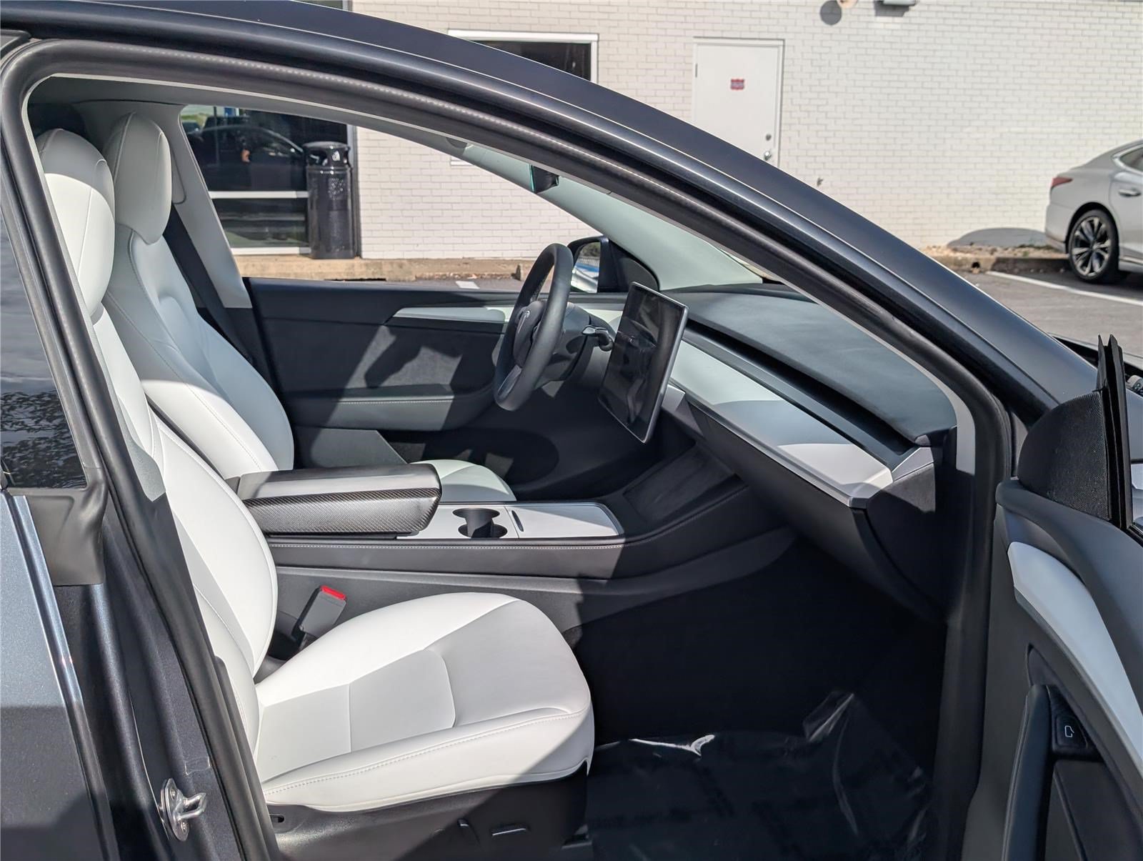 Used 2022 Tesla Model Y Performance AWD/4WD image 11