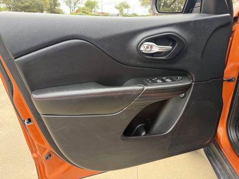 Used 2016 Jeep Cherokee Trailhawk w/ Trailer Tow Group image 19