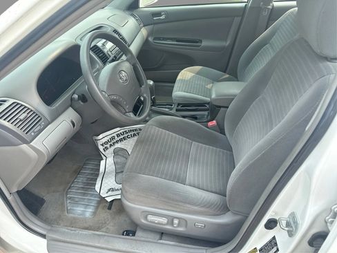 Used 2005 Toyota Camry LE FWD image 10
