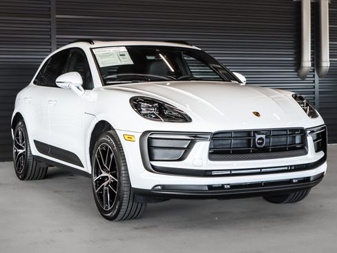 Used 2025 Porsche Macan image 7