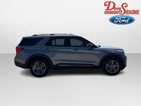 Used 2024 Ford Explorer XLT w/ Equipment Group 202A AWD/4WD image 5