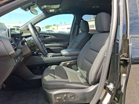 Used 2025 Chevrolet Traverse LT w/ Enhanced Driving Package FWD image 25