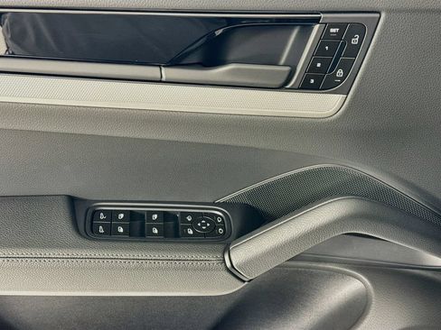 New 2026 Porsche Cayenne Coupe AWD/4WD image 11