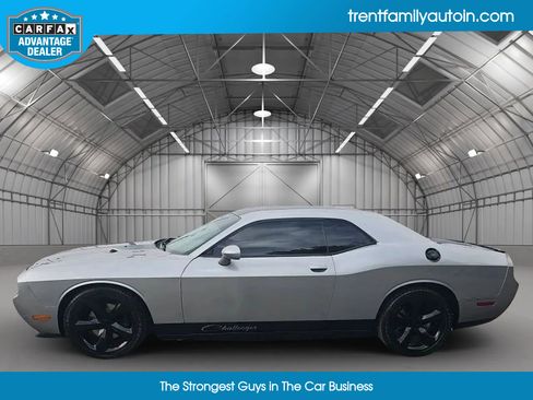 Used 2014 Dodge Challenger R/T Plus image 2