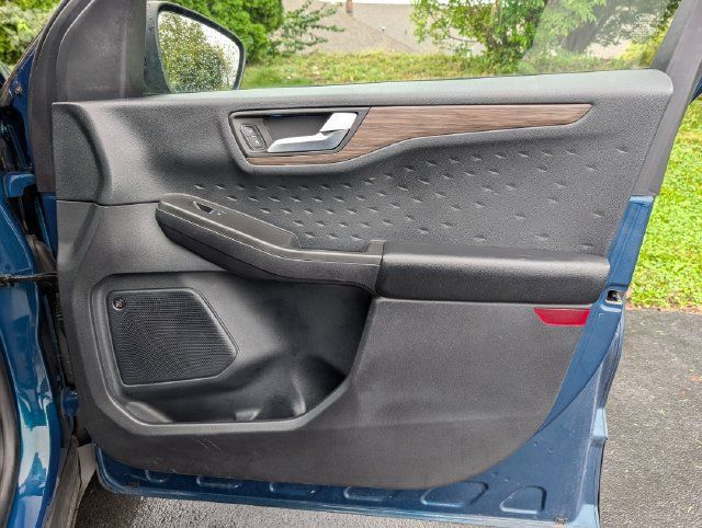 Used 2020 Ford Escape Titanium AWD/4WD image 32