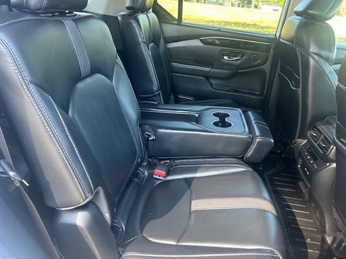 Used 2024 Honda Pilot Touring image 10