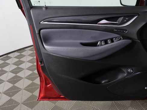 Used 2024 Buick Enclave Premium image 23