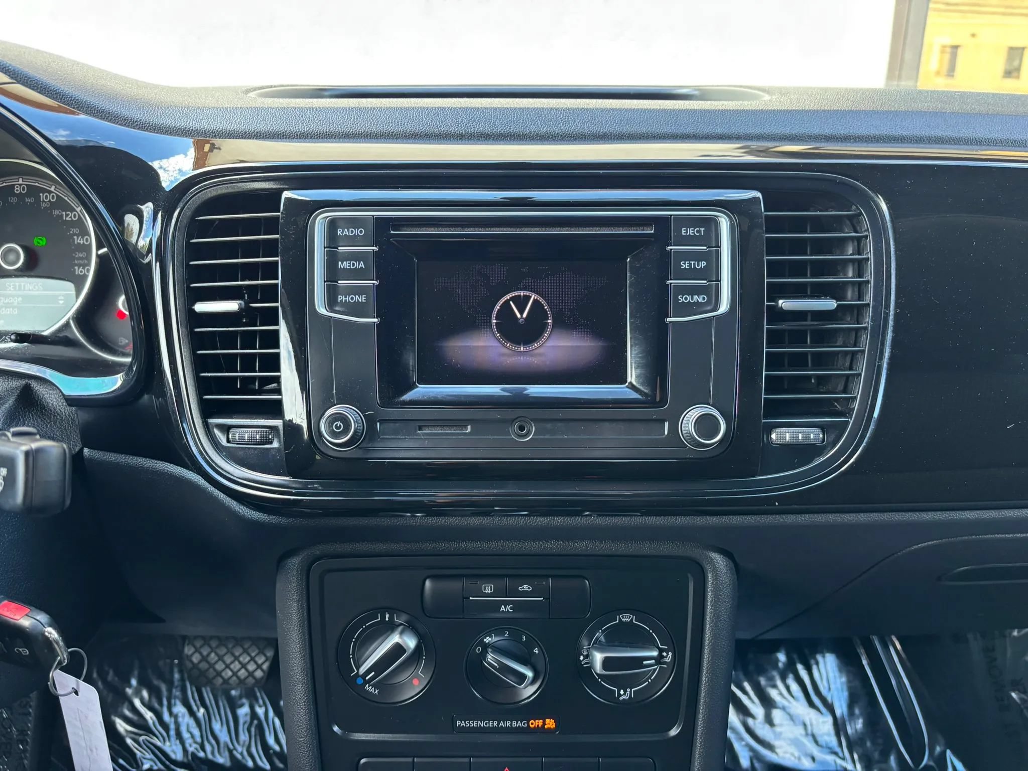 Used 2018 Volkswagen Beetle 2.0T S FWD image 25