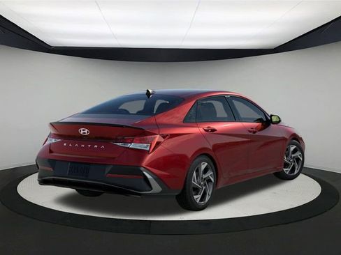 Used 2025 Hyundai Elantra Sport image 6