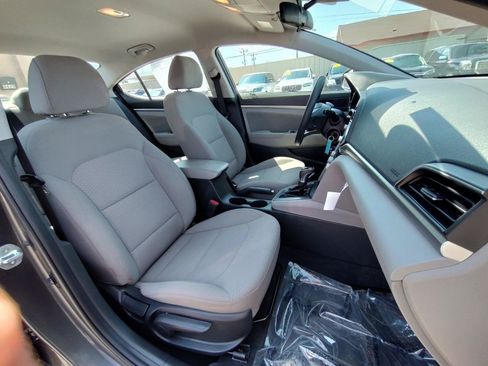 Used 2020 Hyundai Elantra SEL FWD image 38