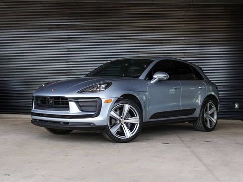 Certified 2023 Porsche Macan AWD/4WD image 1
