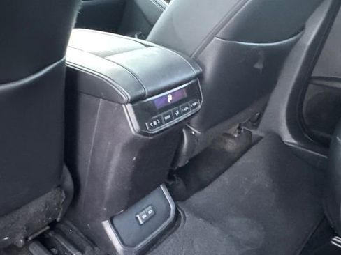 Used 2023 Toyota Highlander XLE image 30