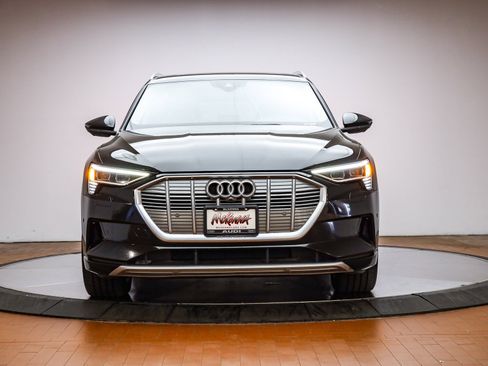 Used 2021 Audi e-tron Premium Plus w/ Premium Plus Package image 2