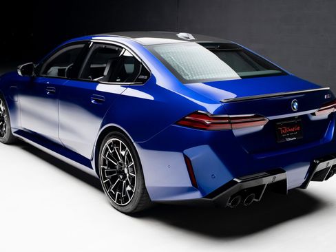 Used 2025 BMW M5 w/ Carbon Package image 25