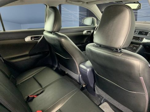 Used 2013 Lexus CT 200h w/ Premium Pkg w/Navigation FWD image 12