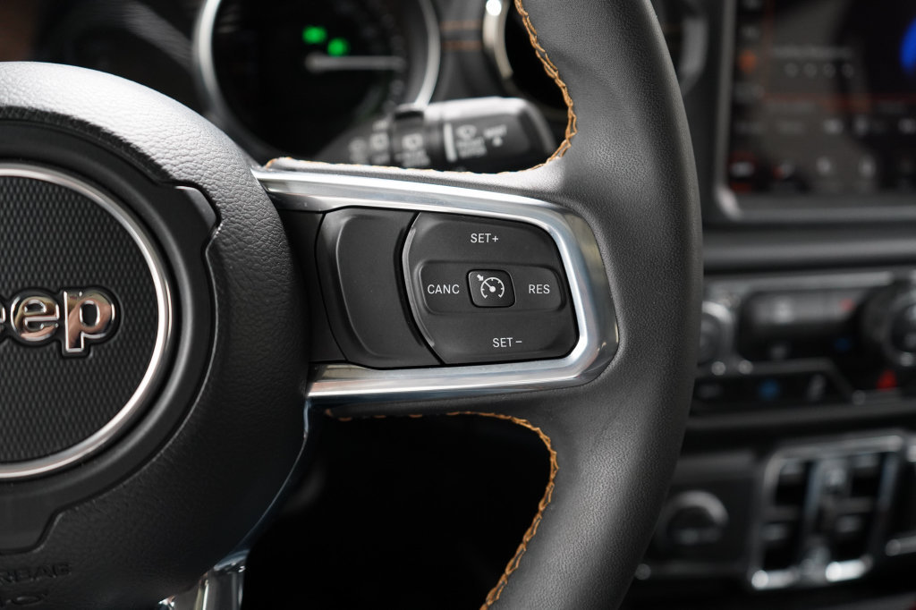 Used 2023 Jeep Wrangler Unlimited Sahara AWD/4WD image 15