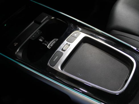 Used 2024 Mercedes-Benz GLB 250 image 16