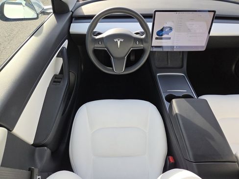 Used 2021 Tesla Model 3 Standard Range Plus image 4