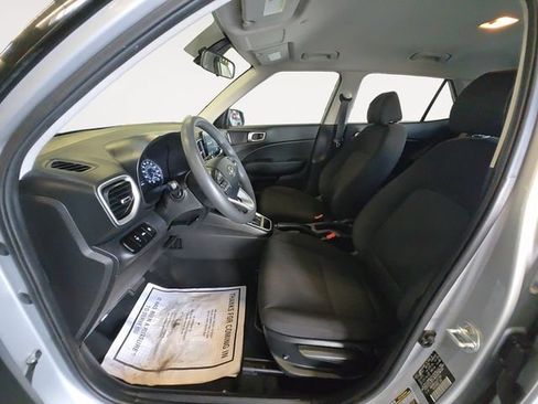 Used 2020 Hyundai Venue SE FWD image 11