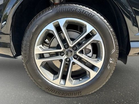 Used 2025 Audi Q5 Premium w/ Convenience Package image 9