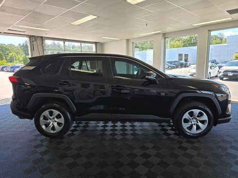 Used 2022 Toyota RAV4 LE AWD/4WD image 2