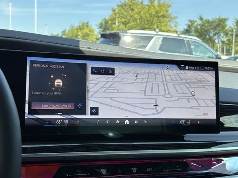 Certified 2025 BMW 750e xDrive w/ Executive Package AWD/4WD image 24