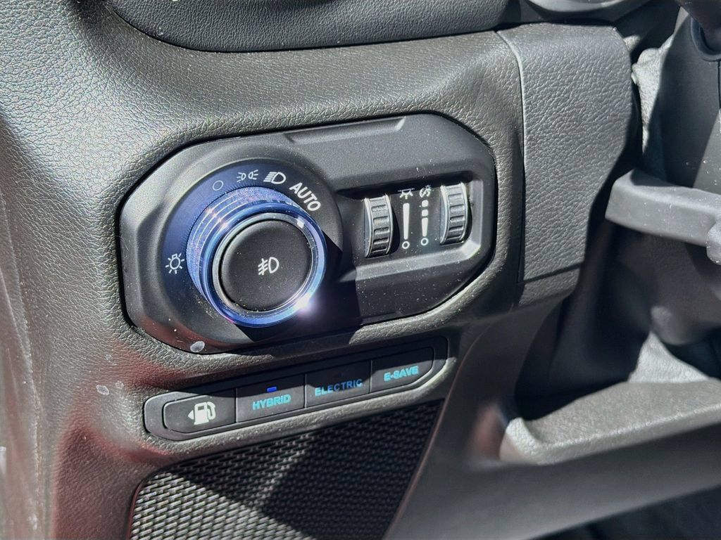 Used 2021 Jeep Wrangler Unlimited Rubicon 4xe w/ Cold Weather Group AWD/4WD image 10