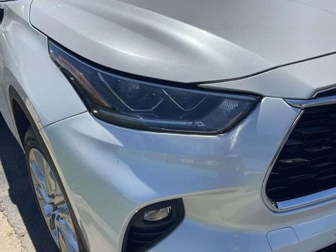 Used 2023 Toyota Highlander Limited image 2