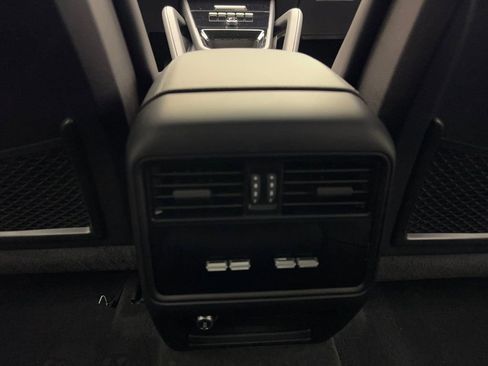 Used 2024 Porsche Cayenne Coupe image 70