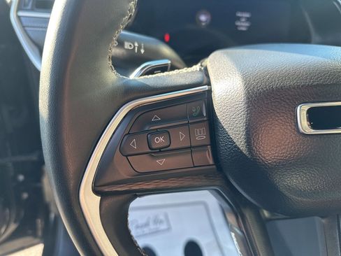 Used 2023 Jeep Grand Cherokee L Laredo image 16