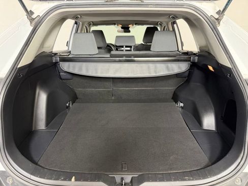 Used 2019 Toyota RAV4 XLE AWD/4WD image 32