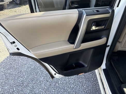 Used 2016 Toyota 4Runner Limited AWD/4WD image 24