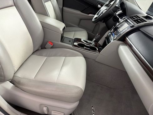 Used 2014 Toyota Camry XLE w/ Leather Package FWD image 23