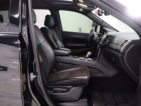 Used 2020 Jeep Grand Cherokee Altitude AWD/4WD image 26