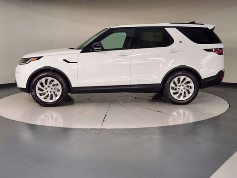 New 2026 Land Rover Discovery S image 5