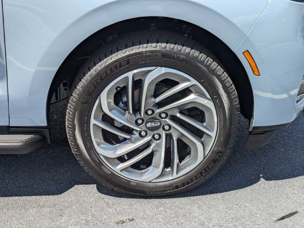 New 2027 Lincoln Navigator Premiere RWD image 11