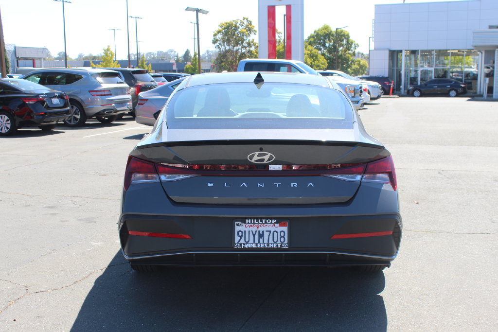 Used 2025 Hyundai Elantra Sport FWD image 8