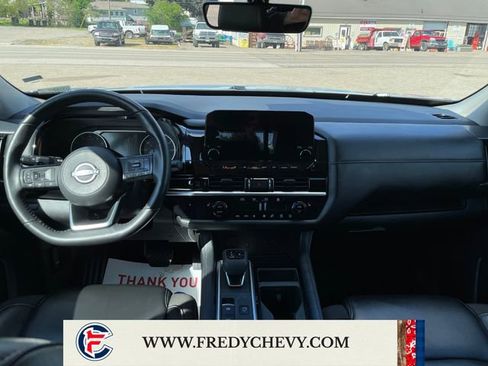 Used 2025 Nissan Pathfinder SL AWD/4WD image 12