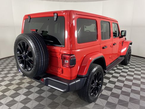 Used 2025 Jeep Wrangler Unlimited Sahara AWD/4WD image 7